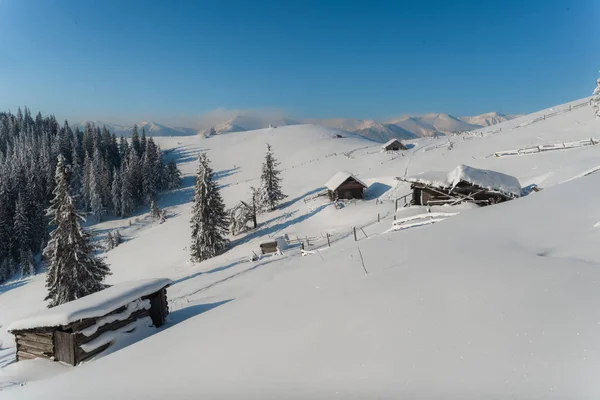 Hermosas Fotos Naturaleza Invierno Paisaje Con Cabañas Montaña Nieve — Foto de Stock