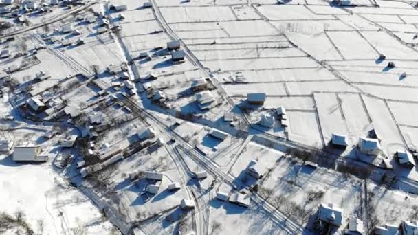 Panorama Aéreo Pueblo Montaña Invierno Casas Bajo Nieve Pueblo Montaña — Vídeos de Stock