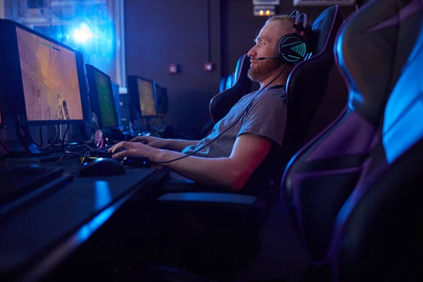 Young Bearded Man Headphones Sitting Gaming Chair Playing Computer Game — Stock Photo, Image