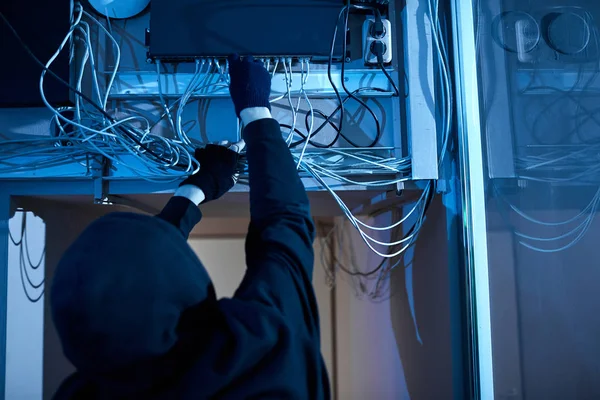 Rear View Man Hoody Pulling Out Wires Turning Computers Going — Stockfoto