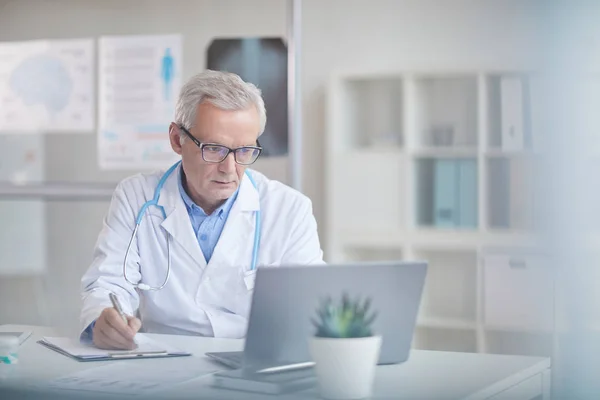 Senior doctor working at office — Stock Photo, Image