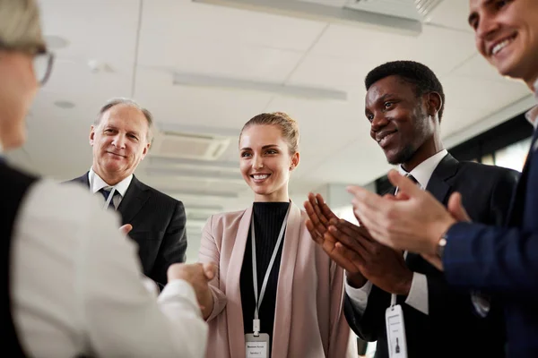 People applauding to leader — Stock Photo, Image