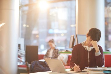 öğrenci eğitim yorgun