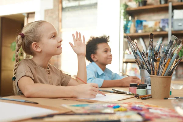 Children sitting at art lesson — Stockfoto