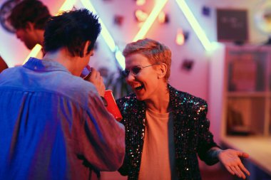 Bira içen arkadaşlar