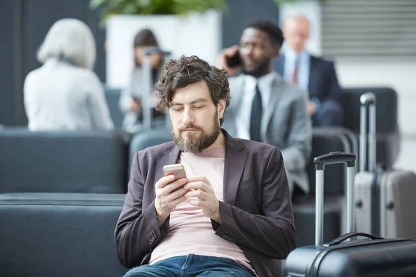 Man Using Smartphone In Departure Lounge — ストック写真