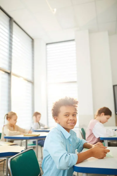 Black Boy Di Kelas — Stok Foto