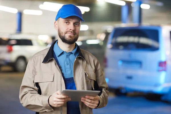 Repairman With Tablet PC — Stok fotoğraf