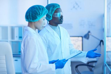 Hastanedeki ekipte çalışanlar