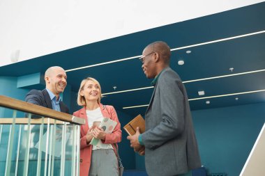 Başarılı meslektaşlar ofiste toplanıyor