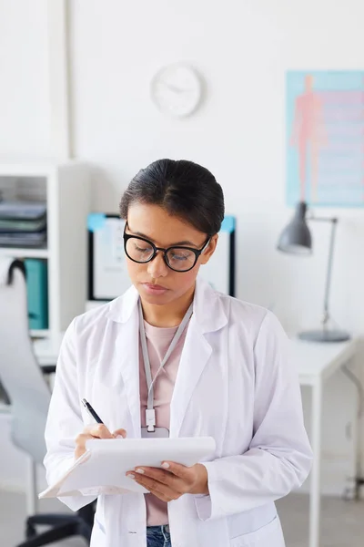 Dokter in het ziekenhuis — Stockfoto