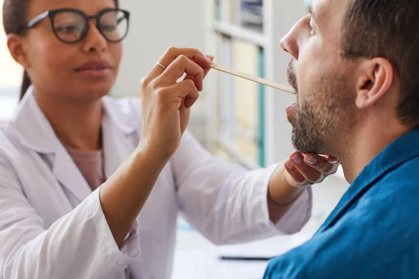 Examen médico en el hospital — Foto de Stock