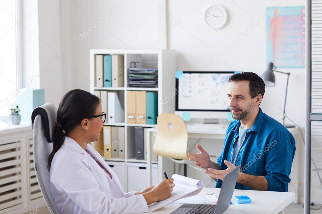 Patient talking to the doctor
