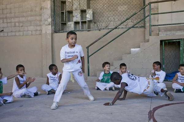 Rio Janeiro Brazílie Srpna 2016 Děti Brazilské Hodině Capoeiry Učitelkou — Stock fotografie