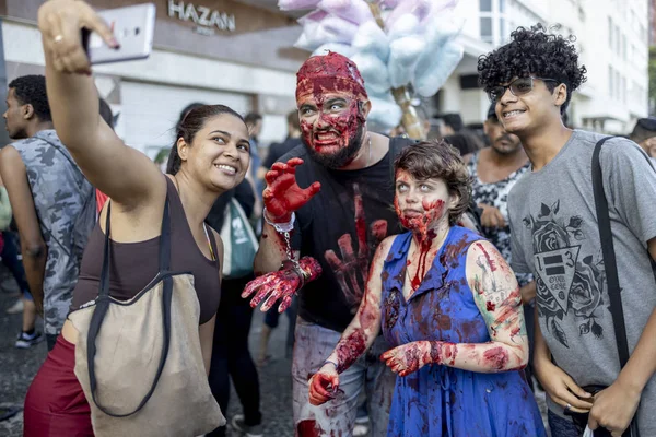 Rio Janeiro Brasil Noviembre 2019 Selfie Woman Halloween Walk Zombies — Foto de Stock
