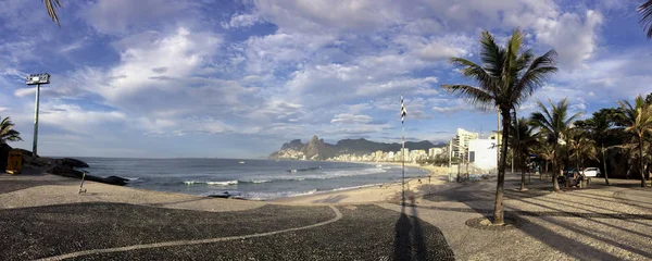 Bred Panorama Fra Arpoador Boulevard Viser Solopgangen Ipanema Stranden Rio Royaltyfrie stock-billeder