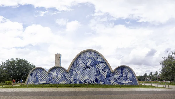 巴西贝洛地平线 Belo Horizonte 2020年1月4日 建筑师奥斯卡 尼迈耶 Oscar Niemeyer 为纪念圣弗朗西科 阿西斯而设计的小礼拜堂和教堂外 图库图片