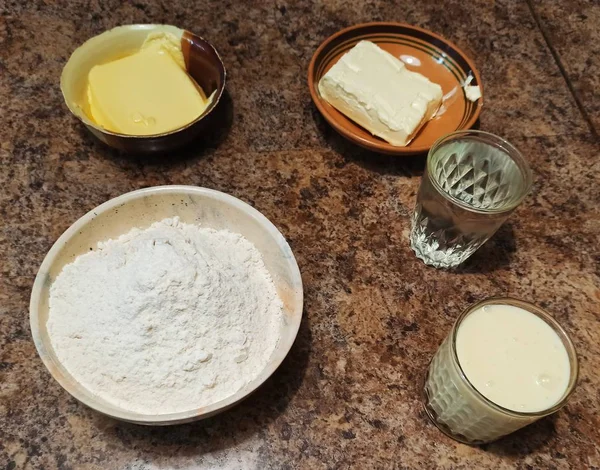 Serie di ingredienti per torta su tavola — Foto Stock