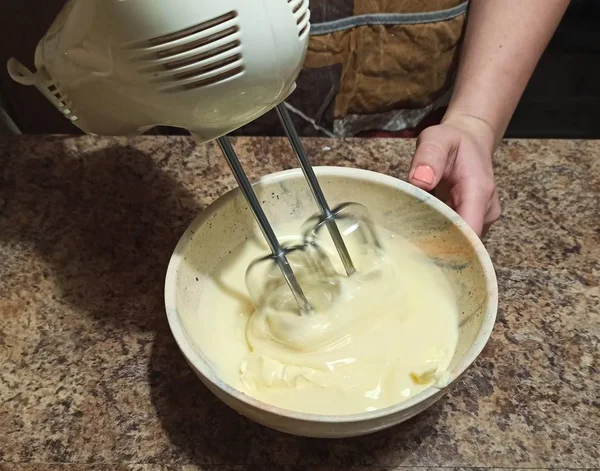 Confectioner mixing cream for cake with mixer — Stock Photo, Image