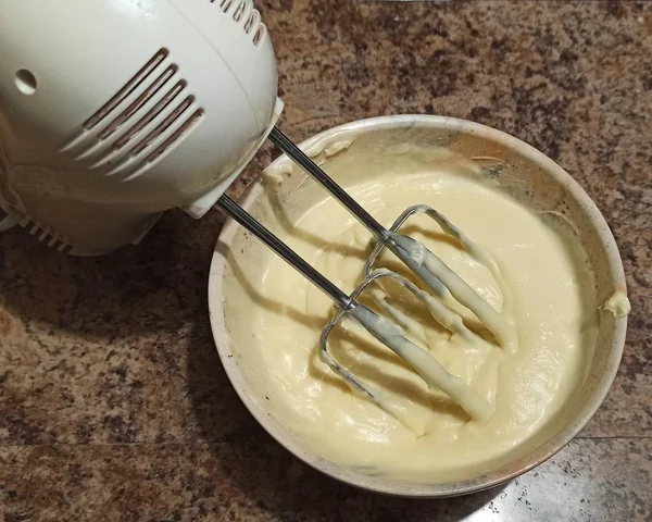 Mixer in bowl with cream for cake — Stock Photo, Image