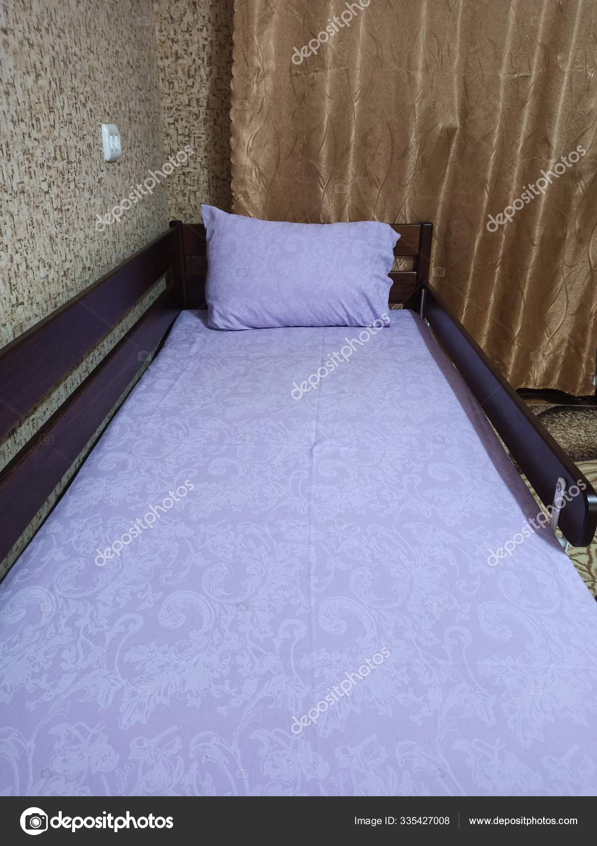 baby bed with pillow