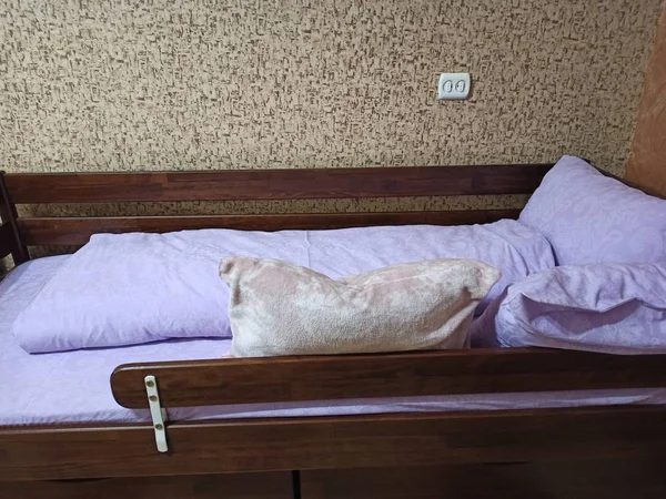 Make-up wooden baby bed in bedroom — стоковое фото