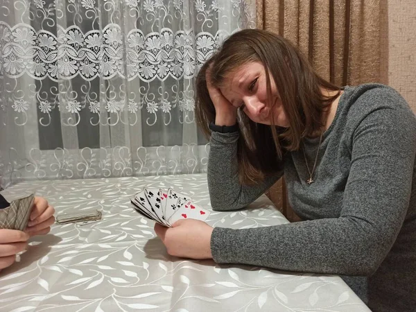 Upset Woman Play Cards Friend Table — Stock Photo, Image