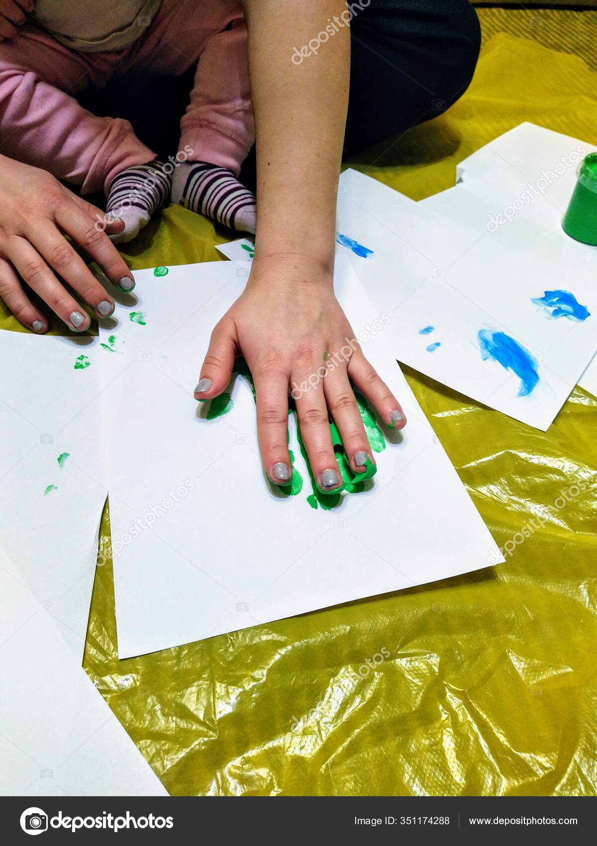 mother daughter handprint art