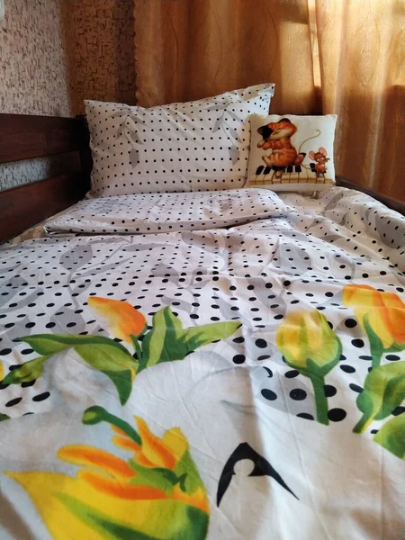 Зроблено Дерев Яне Дитяче Ліжко Подушками Спальні — стокове фото