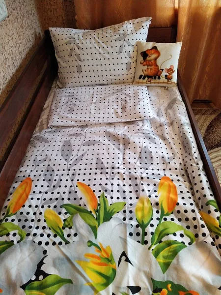 Cama Bebé Madera Confeccionada Con Almohadas Dormitorio —  Fotos de Stock