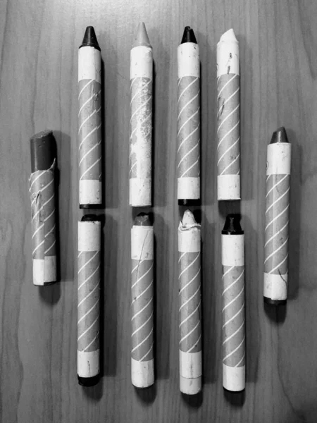 Ensemble Crayons Art Sur Fond Bois Noir Blanc — Photo