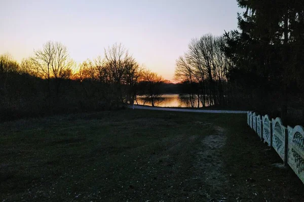 Leerer Park Bei Sonnenuntergang Ländlichen Raum Zur Frühlingszeit — Stockfoto
