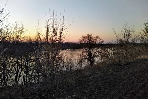 See Bei Sonnenuntergang Ländlicher Umgebung Zur Frühlingszeit — Stockfoto
