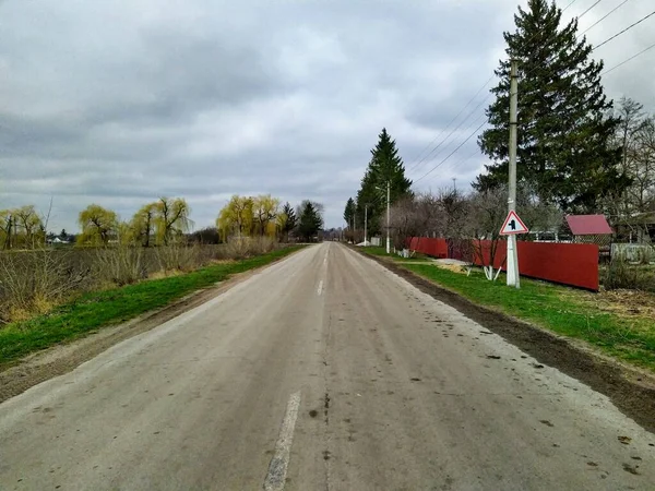 Дорога Сельской Местности Между Полем Деревней Зимний Сезон — стоковое фото