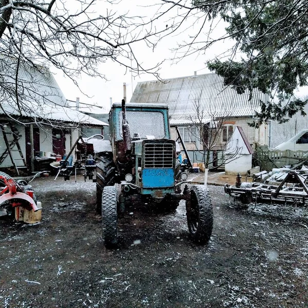 Tractor Patio Granja Campo Rural Temporada Invierno —  Fotos de Stock