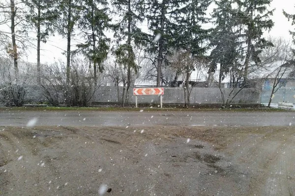 冬季大雪时村里的道路 — 图库照片