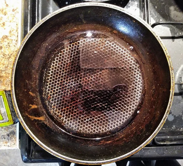 Κάτοψη Του Άδειου Σιδερένιου Ταψιού Στην Κουζίνα Του Σπιτιού — Φωτογραφία Αρχείου