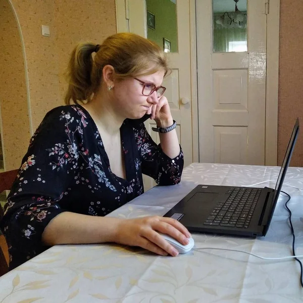 Dissatisfied European Young Woman Sit Table Talk Smartphone Work Laptop — Stock Photo, Image