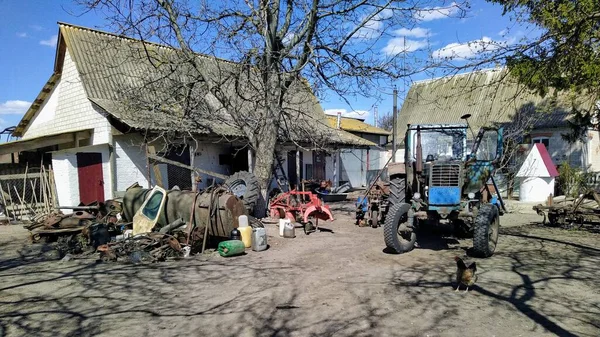 Фермерський Двір Трактором Сільській Місцевості Весняний Сезон — стокове фото