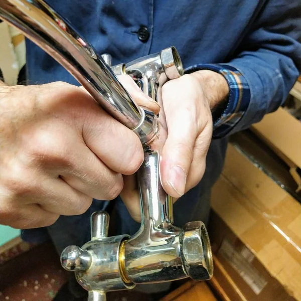 European Adult Workman Repair Faucet Warehouse — Stock Photo, Image