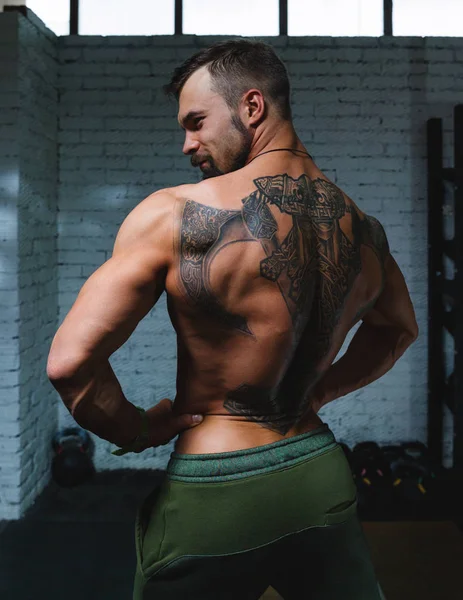 Athletic young man with tattooed back — Stock Photo, Image