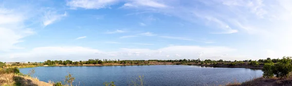 Panorama Del Cielo Blu Con Nuvole Cielo Immagine Sfondo Piscina — Foto Stock