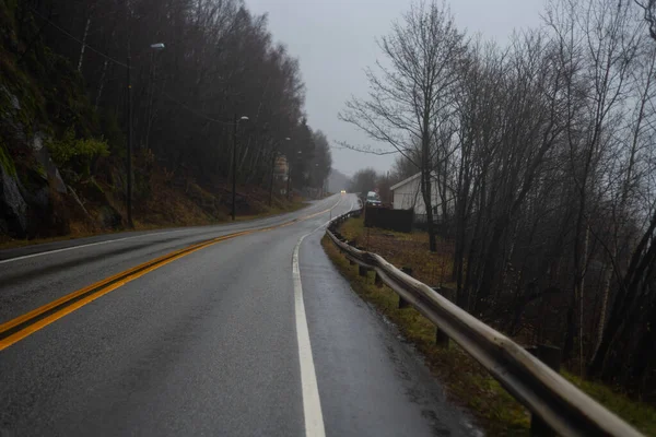 Noorwegen, 23 november 2019: Een reis met de auto van Sandefjord naar — Stockfoto