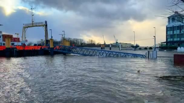 Bremer Weserpromenade has been hit by floods and a strong storm — Stock Video