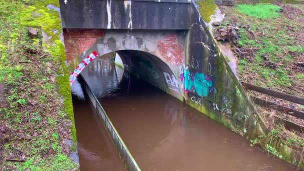 Alemania Hude Febrero 2020 Túnel Bajo Unos Rieles Está Inundado — Vídeo de stock
