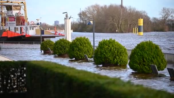 Saksa Bremen Maaliskuu 2020 Bremer Weserpromenade Kärsinyt Tulvista Voimakkaasta Myrskystä — kuvapankkivideo