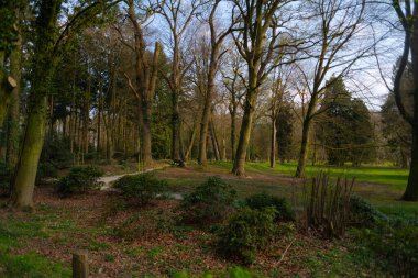 Hude, Almanya, 13 Nisan 2020: Witzleben emlak idaresinden hude bir manastır.