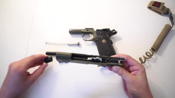 Nyans Tyskland April 2020 Montering Airsoft Pistol — Stockvideo