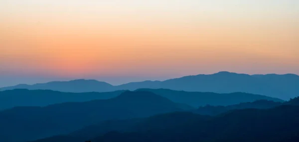 Salida del sol en la montaña — Foto de Stock