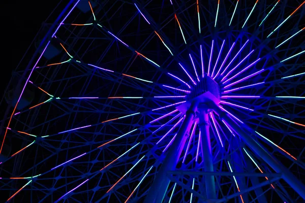 Neon lights on Ferris wheel — Stock Photo, Image